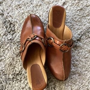 Rare vintage Frye clogs. Great condition!